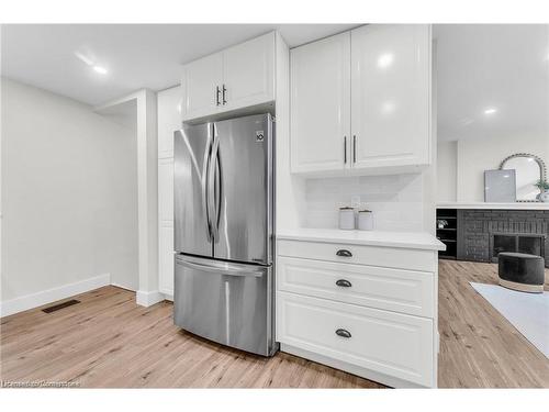 547 Philip Crescent, Cambridge, ON - Indoor Photo Showing Kitchen