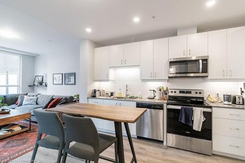 404-104 Garment Street, Kitchener, ON - Indoor Photo Showing Kitchen With Stainless Steel Kitchen With Upgraded Kitchen