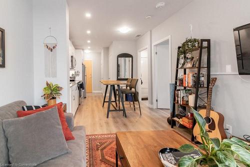 404-104 Garment Street, Kitchener, ON - Indoor Photo Showing Living Room