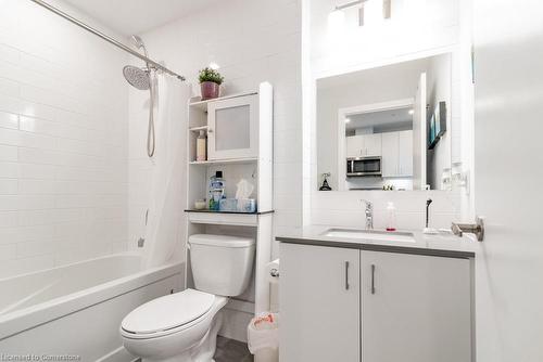 404-104 Garment Street, Kitchener, ON - Indoor Photo Showing Bathroom