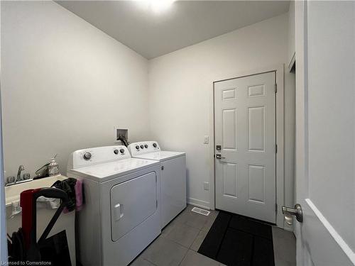 39-110 Fergus Avenue, Kitchener, ON - Indoor Photo Showing Laundry Room