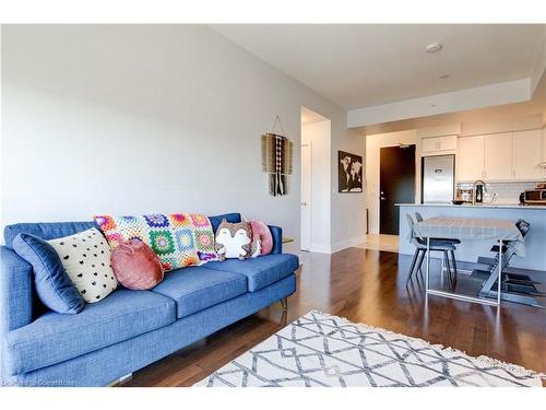 1502-144 Park Street, Waterloo, ON - Indoor Photo Showing Living Room