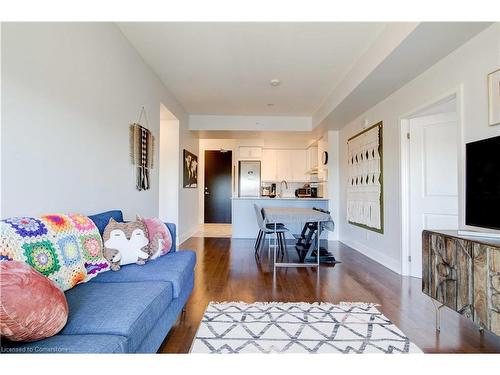 1502-144 Park Street, Waterloo, ON - Indoor Photo Showing Living Room