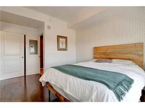 1502-144 Park Street, Waterloo, ON - Indoor Photo Showing Bedroom