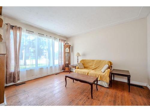 A-166 Weber Street N, Waterloo, ON - Indoor Photo Showing Living Room