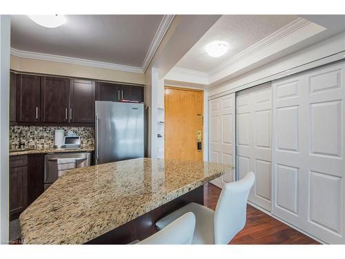 810-237 King Street W, Cambridge, ON - Indoor Photo Showing Kitchen