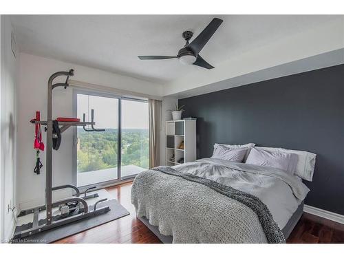 810-237 King Street W, Cambridge, ON - Indoor Photo Showing Bedroom