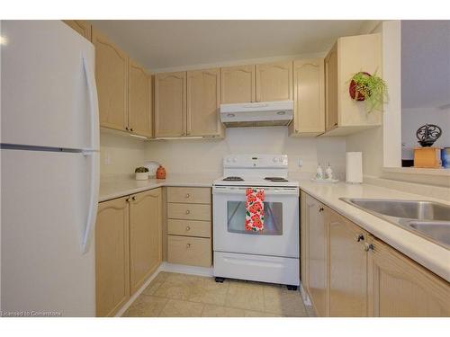 3-240 Highland Crescent, Kitchener, ON - Indoor Photo Showing Kitchen With Double Sink