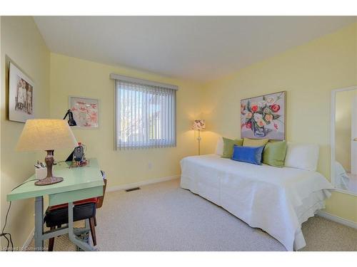 3-240 Highland Crescent, Kitchener, ON - Indoor Photo Showing Bedroom