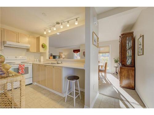 3-240 Highland Crescent, Kitchener, ON - Indoor Photo Showing Kitchen With Double Sink