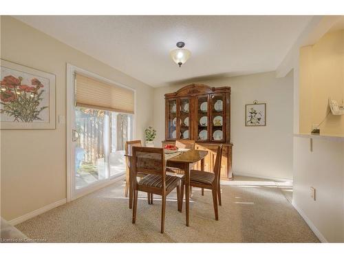 3-240 Highland Crescent, Kitchener, ON - Indoor Photo Showing Dining Room