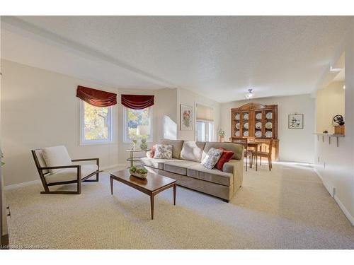 3-240 Highland Crescent, Kitchener, ON - Indoor Photo Showing Living Room