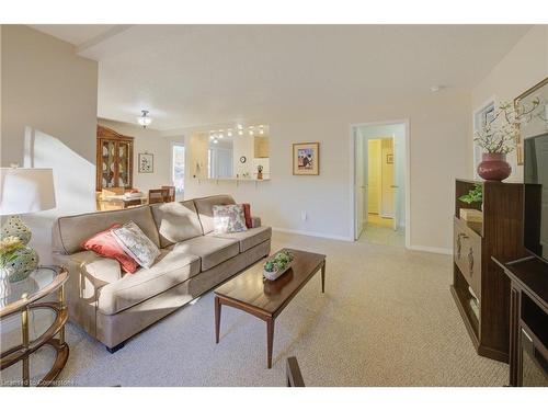 3-240 Highland Crescent, Kitchener, ON - Indoor Photo Showing Living Room