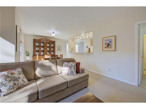 3-240 Highland Crescent, Kitchener, ON - Indoor Photo Showing Living Room