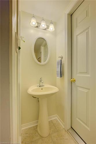 3-240 Highland Crescent, Kitchener, ON - Indoor Photo Showing Bathroom