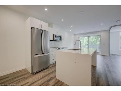 510-455 Charlton Avenue E, Hamilton, ON - Indoor Photo Showing Kitchen With Double Sink With Upgraded Kitchen