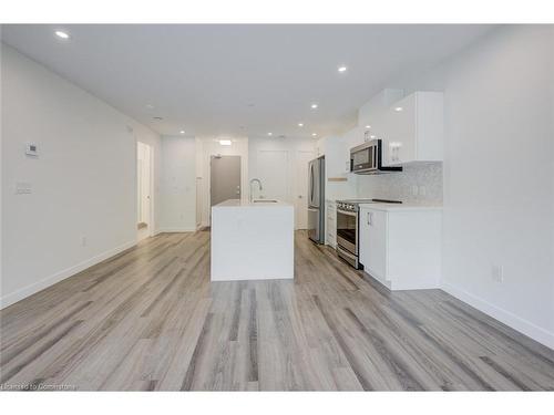 510-455 Charlton Avenue E, Hamilton, ON - Indoor Photo Showing Kitchen