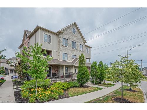 2C-255 Maitland Street, Kitchener, ON - Outdoor