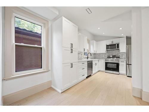 82 Chestnut Avenue, Brantford, ON - Indoor Photo Showing Kitchen With Upgraded Kitchen