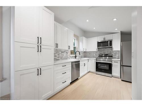 82 Chestnut Avenue, Brantford, ON - Indoor Photo Showing Kitchen With Upgraded Kitchen