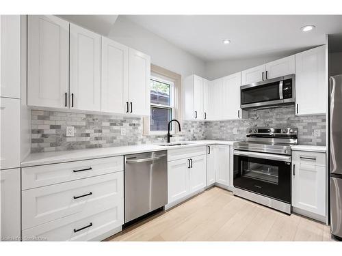 82 Chestnut Avenue, Brantford, ON - Indoor Photo Showing Kitchen With Upgraded Kitchen