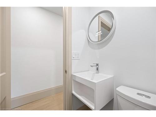 82 Chestnut Avenue, Brantford, ON - Indoor Photo Showing Bathroom