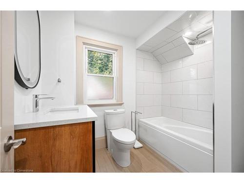 82 Chestnut Avenue, Brantford, ON - Indoor Photo Showing Bathroom