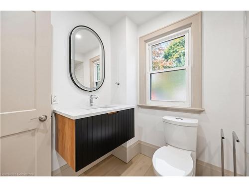 82 Chestnut Avenue, Brantford, ON - Indoor Photo Showing Bathroom