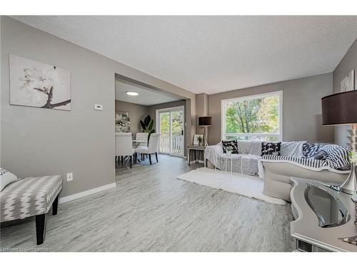 83 Moss Place, Guelph, ON - Indoor Photo Showing Living Room