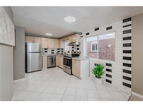 83 Moss Place, Guelph, ON - Indoor Photo Showing Kitchen