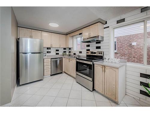 83 Moss Place, Guelph, ON - Indoor Photo Showing Kitchen