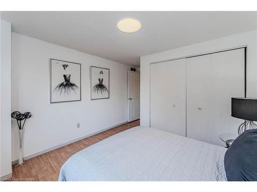 83 Moss Place, Guelph, ON - Indoor Photo Showing Bedroom