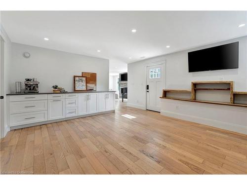 14 Welsh Drive, Ayr, ON - Indoor Photo Showing Kitchen