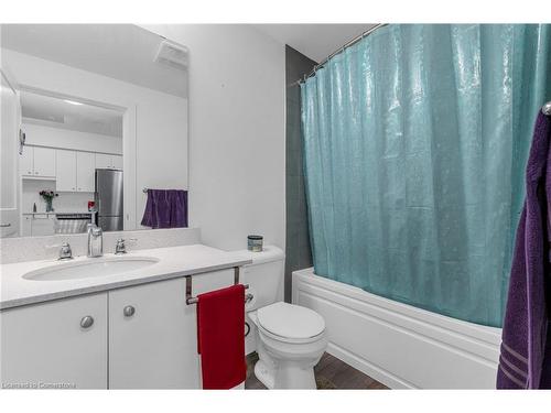 201-110 Fergus Avenue, Kitchener, ON - Indoor Photo Showing Bathroom