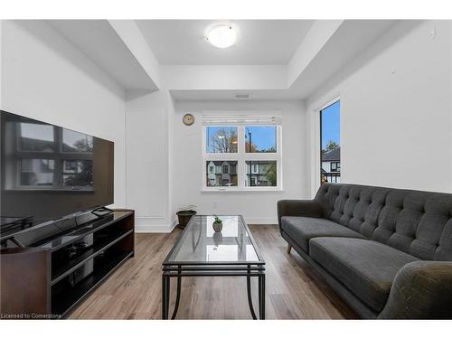 201-110 Fergus Avenue, Kitchener, ON - Indoor Photo Showing Living Room