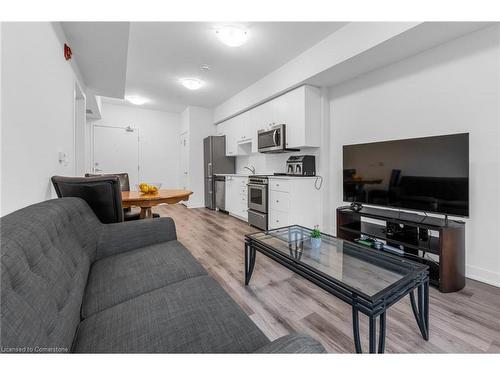 201-110 Fergus Avenue, Kitchener, ON - Indoor Photo Showing Living Room