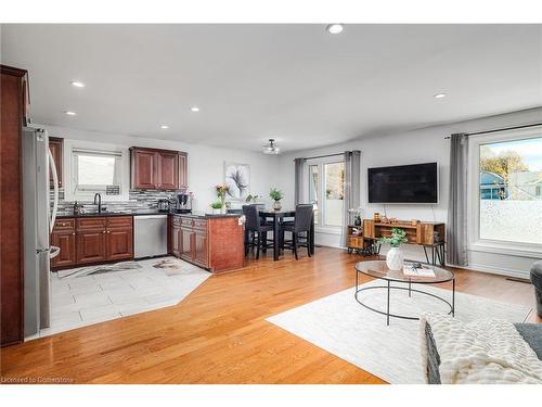 95 Avonmore Crescent, Orangeville, ON - Indoor Photo Showing Living Room