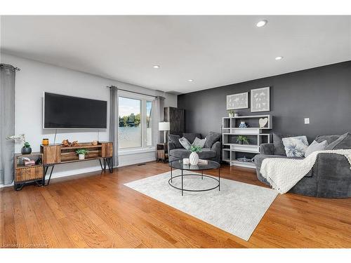 95 Avonmore Crescent, Orangeville, ON - Indoor Photo Showing Living Room