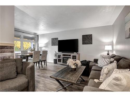 93 Christopher Drive, Cambridge, ON - Indoor Photo Showing Living Room