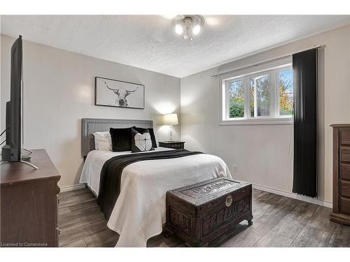 93 Christopher Drive, Cambridge, ON - Indoor Photo Showing Bedroom