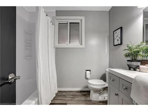 93 Christopher Drive, Cambridge, ON - Indoor Photo Showing Bathroom