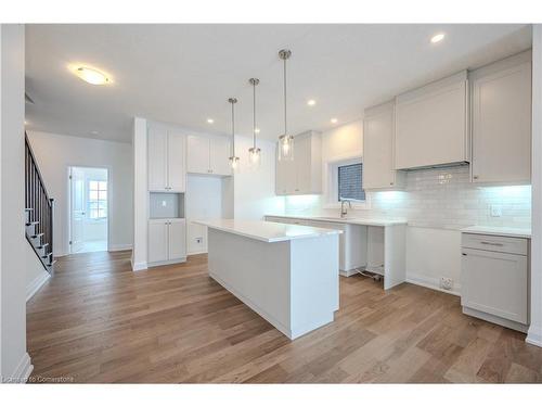 751 Autumn Willow Drive, Waterloo, ON - Indoor Photo Showing Kitchen With Upgraded Kitchen