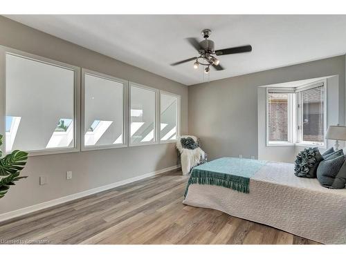 134 Olive Street, Grimsby, ON - Indoor Photo Showing Bedroom