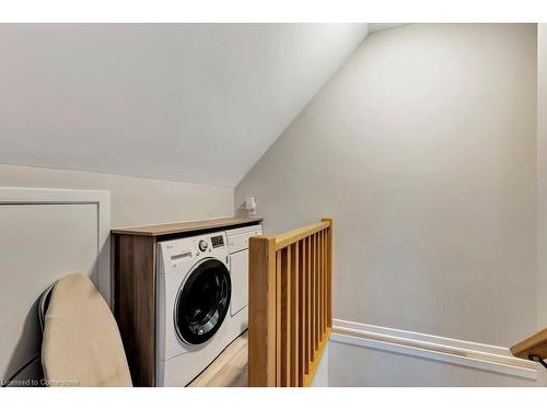 134 Olive Street, Grimsby, ON - Indoor Photo Showing Laundry Room