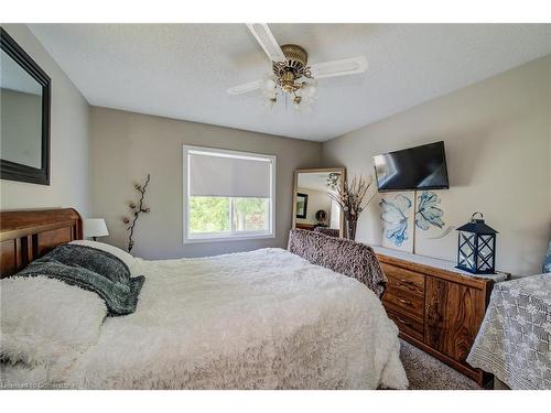 67 Hilldale Drive, Cambridge, ON - Indoor Photo Showing Bedroom