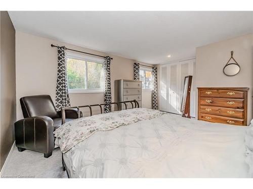 1-220 Salisbury Avenue, Cambridge, ON - Indoor Photo Showing Bedroom