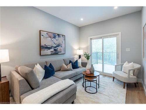 105 Lancaster Street W, Kitchener, ON - Indoor Photo Showing Living Room