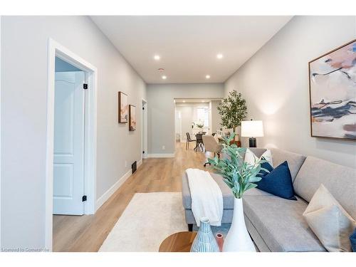 105 Lancaster Street W, Kitchener, ON - Indoor Photo Showing Living Room