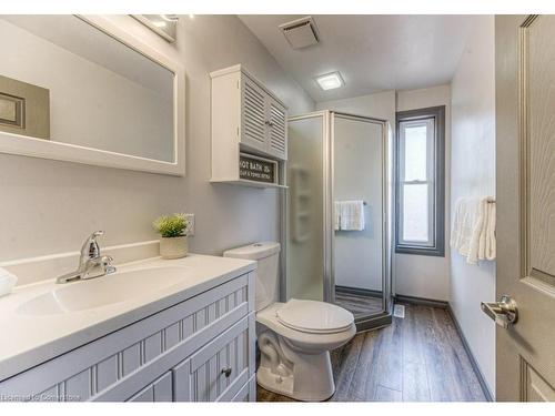 181 Kent Avenue, Kitchener, ON - Indoor Photo Showing Bathroom