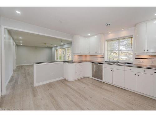 830 Riverbank Drive, Cambridge, ON - Indoor Photo Showing Kitchen With Double Sink